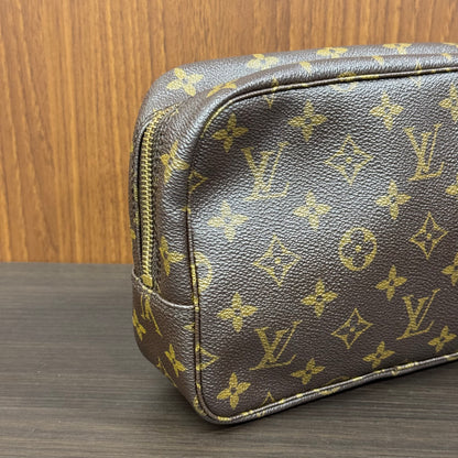 Louis Vuitton Trousse cosmétique 23