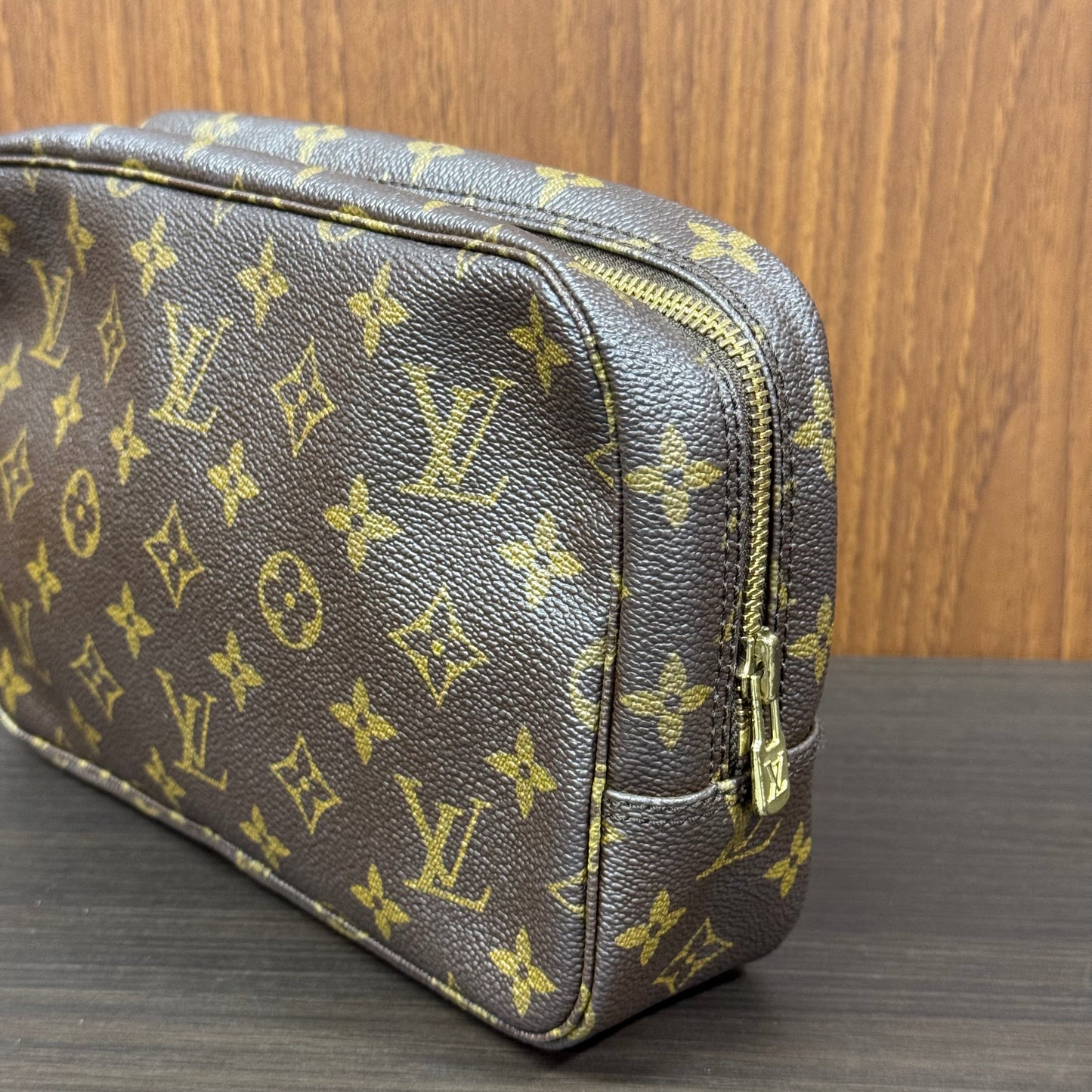 Louis Vuitton Trousse cosmétique 23