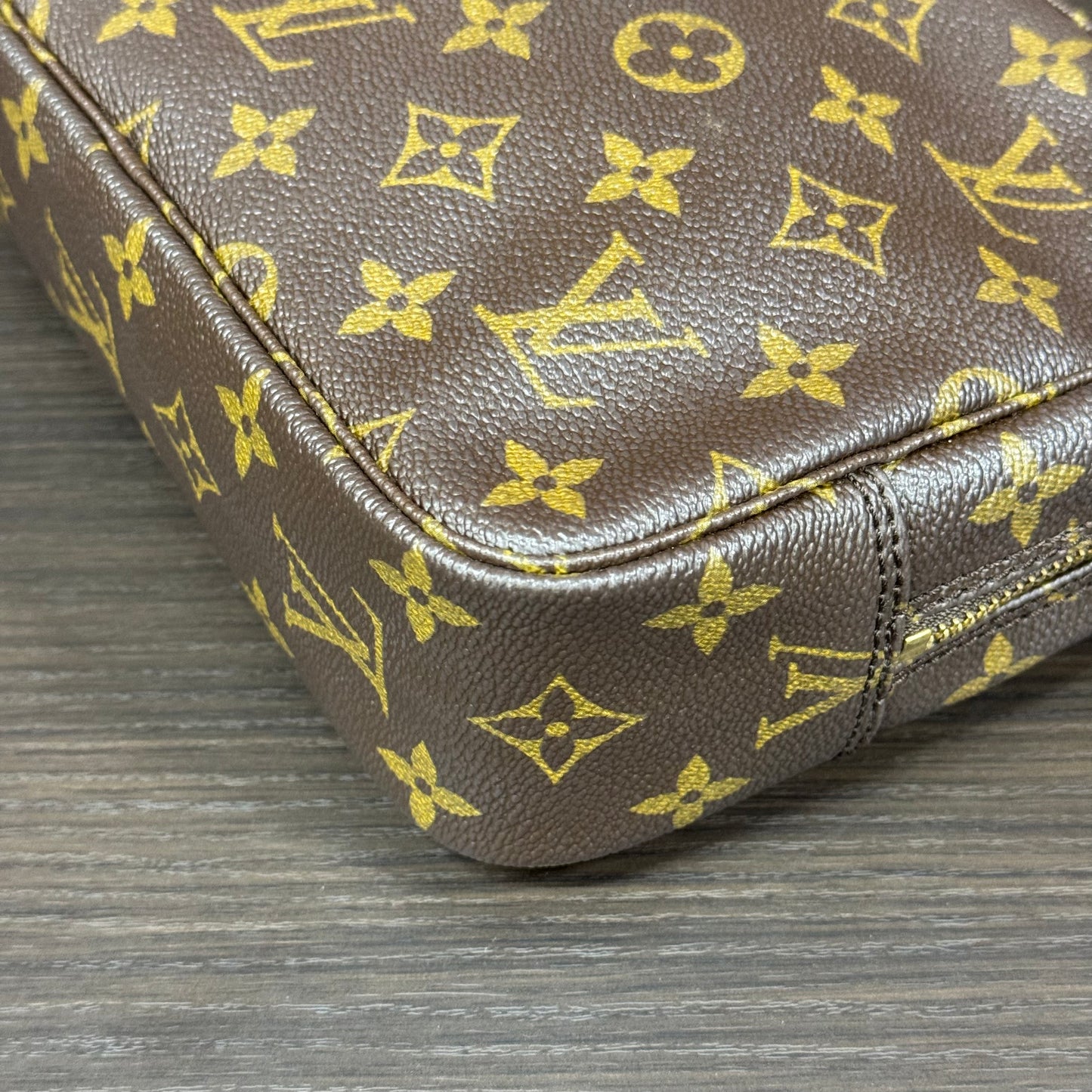 Louis Vuitton Trousse cosmétique 23