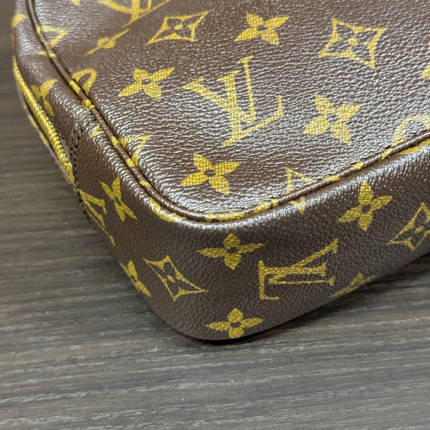 Louis Vuitton Trousse cosmétique 23