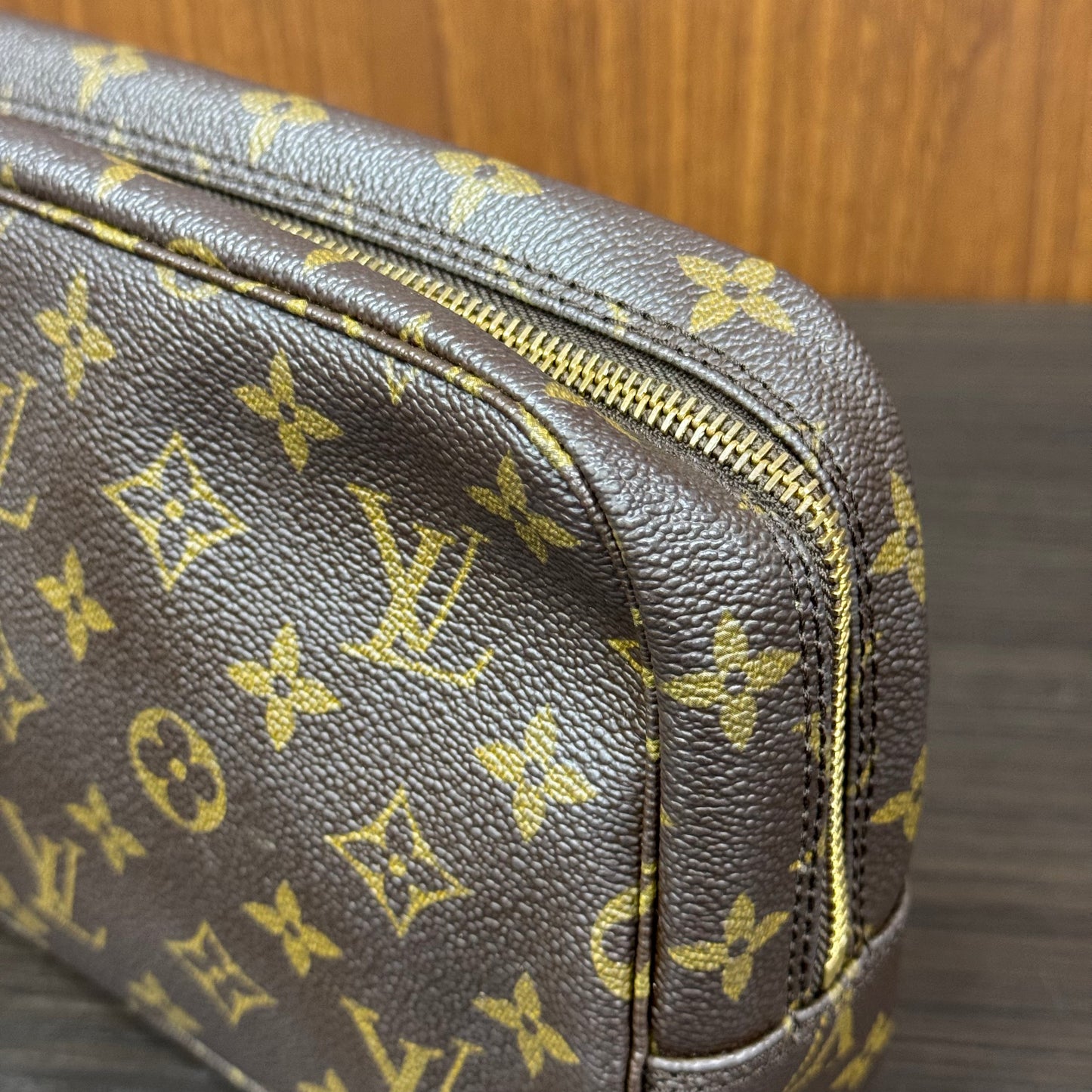 Louis Vuitton Trousse cosmétique 23