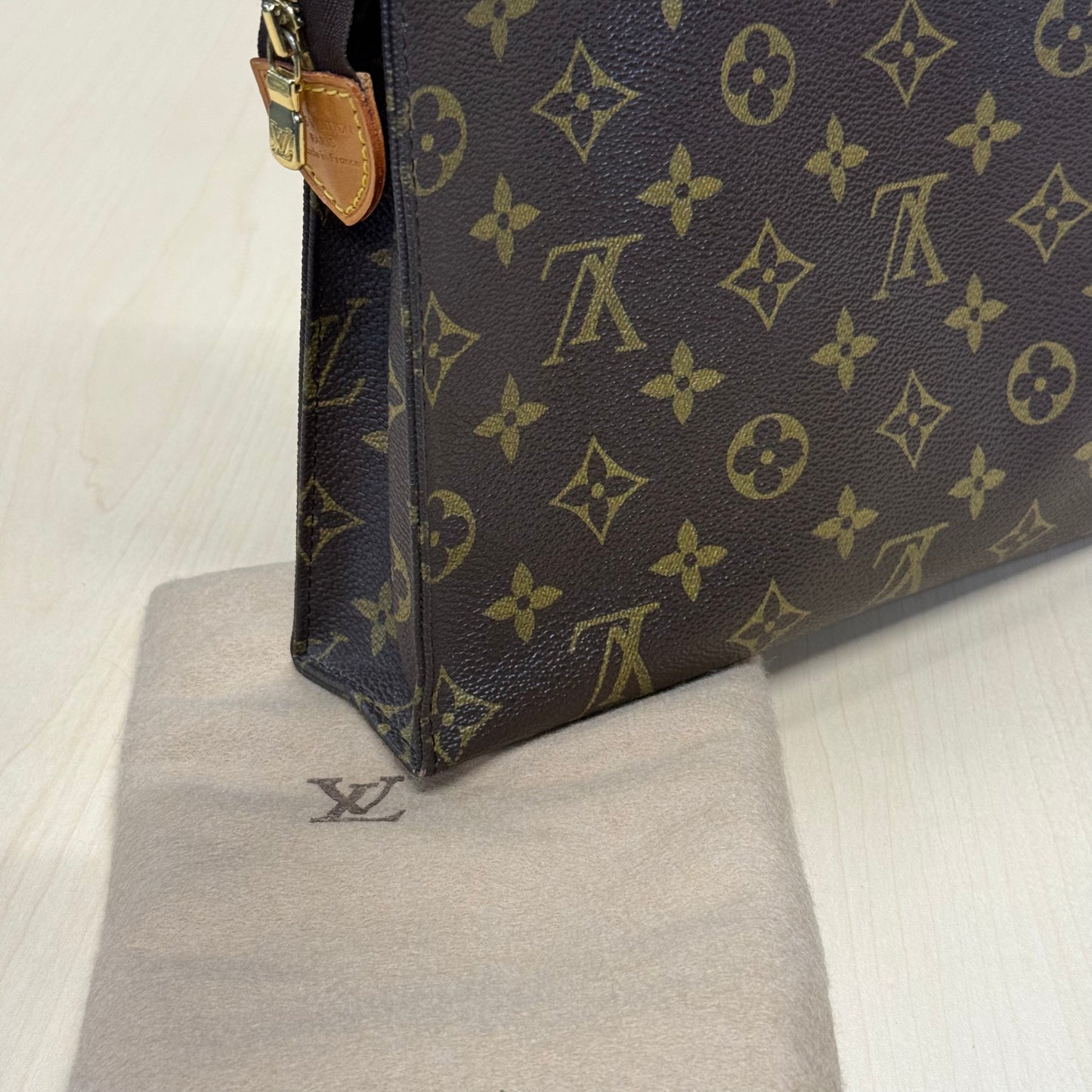 Louis Vuitton Trousse Cosmétique TH881