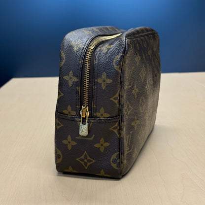 Louis Vuitton Trousse Cosmétique NO8904