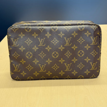 Louis Vuitton Trousse Cosmétique NO8904