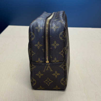 Louis Vuitton Trousse Cosmétique NO8904