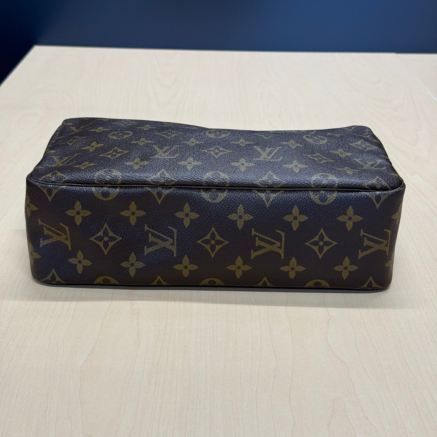 Louis Vuitton Trousse Cosmétique NO8904