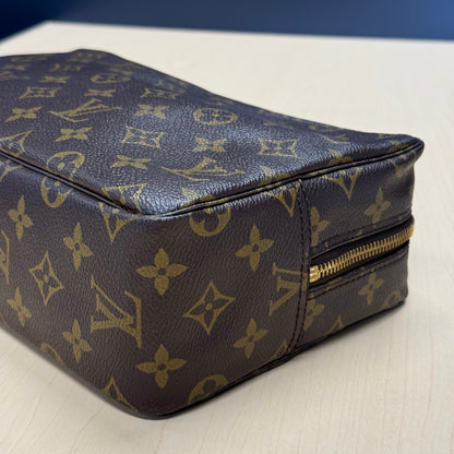 Louis Vuitton Trousse Cosmétique NO8904