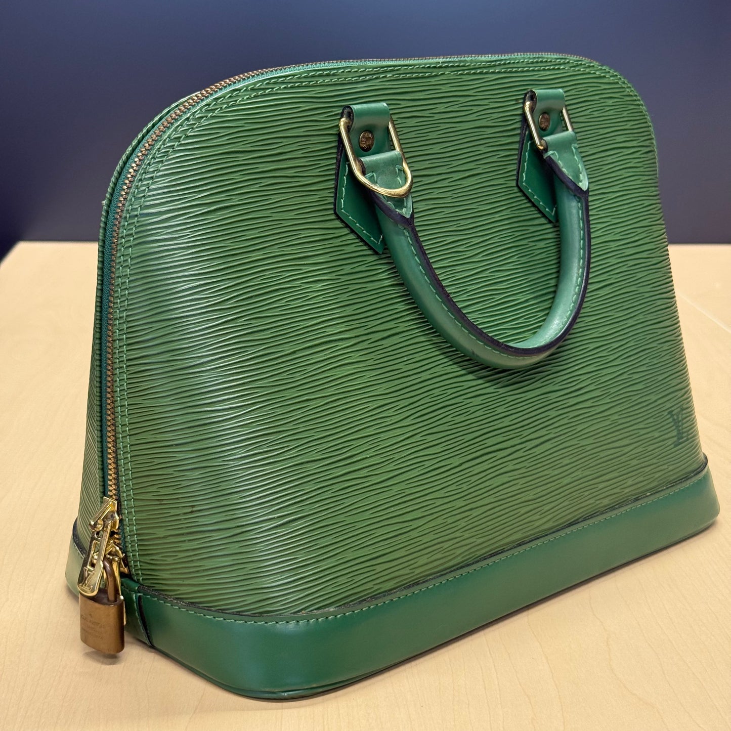 Louis Vuitton Alma AR0947