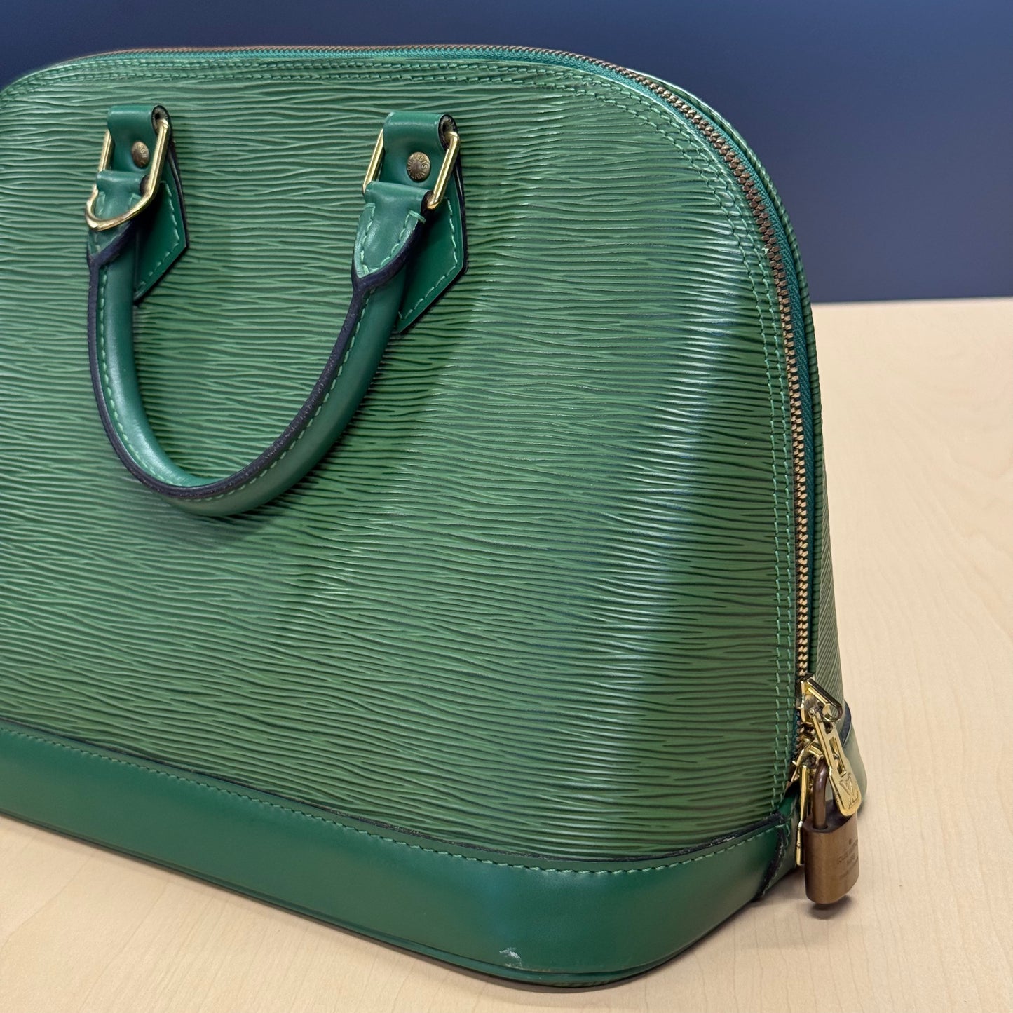 Louis Vuitton Alma AR0947