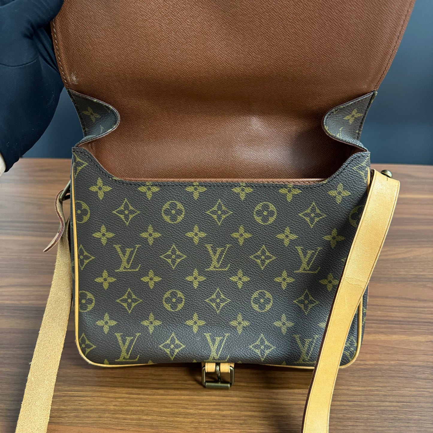 Besace Cartouchière Louis Vuitton