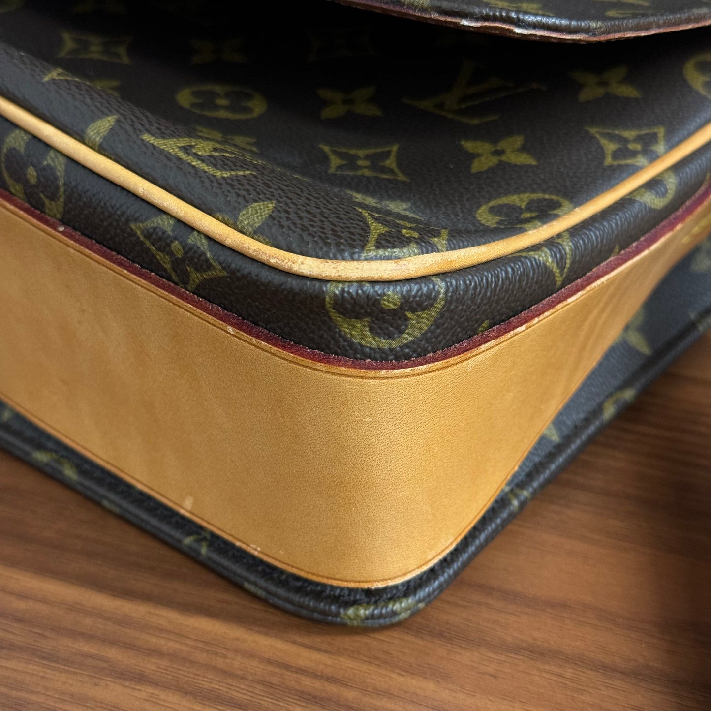 Besace Cartouchière Louis Vuitton