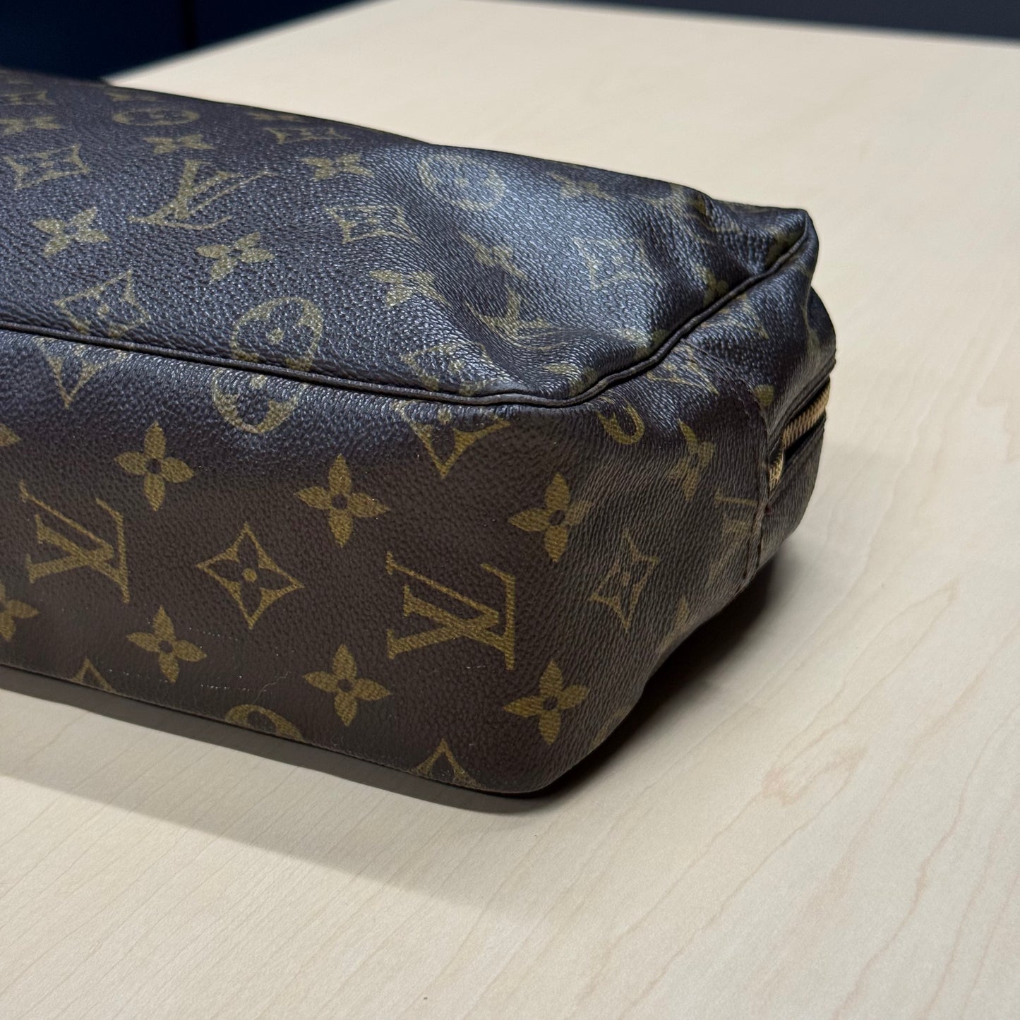 Louis Vuitton Trousse Cosmétique 884NO