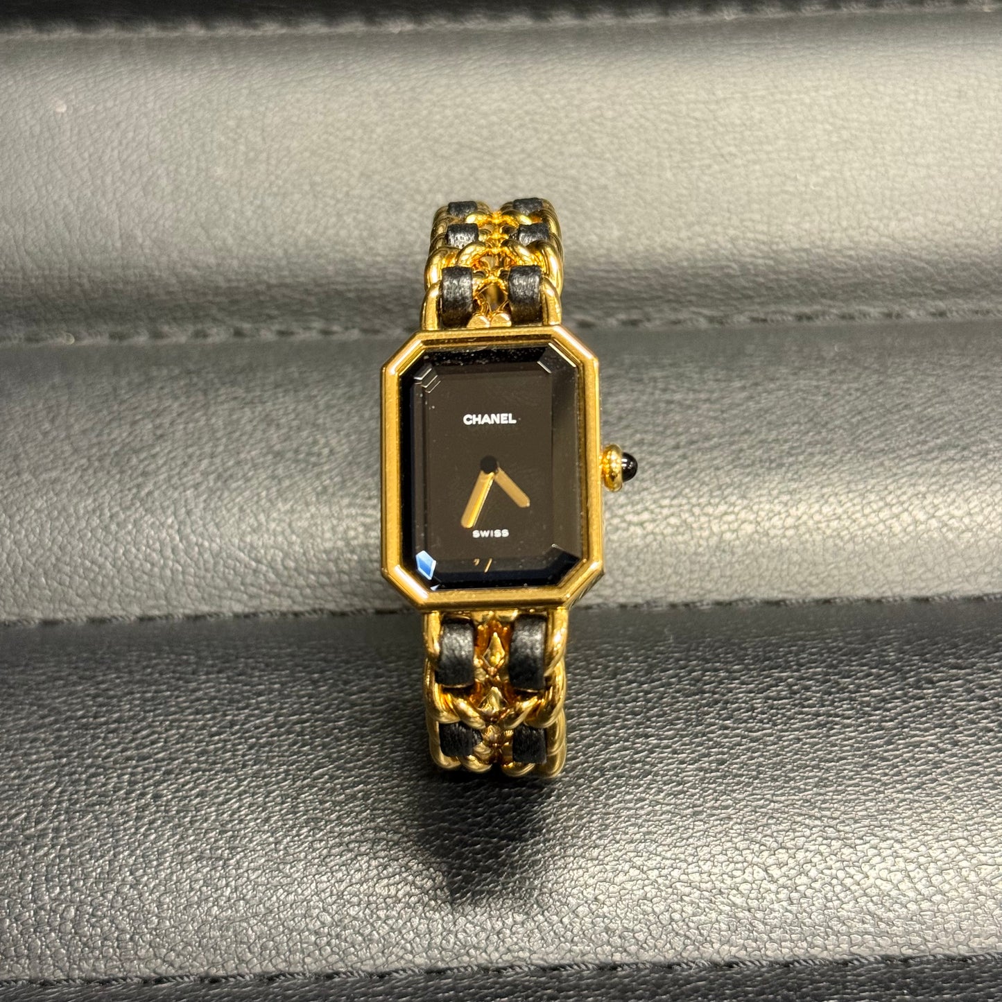 Chanel montre première originale taille L