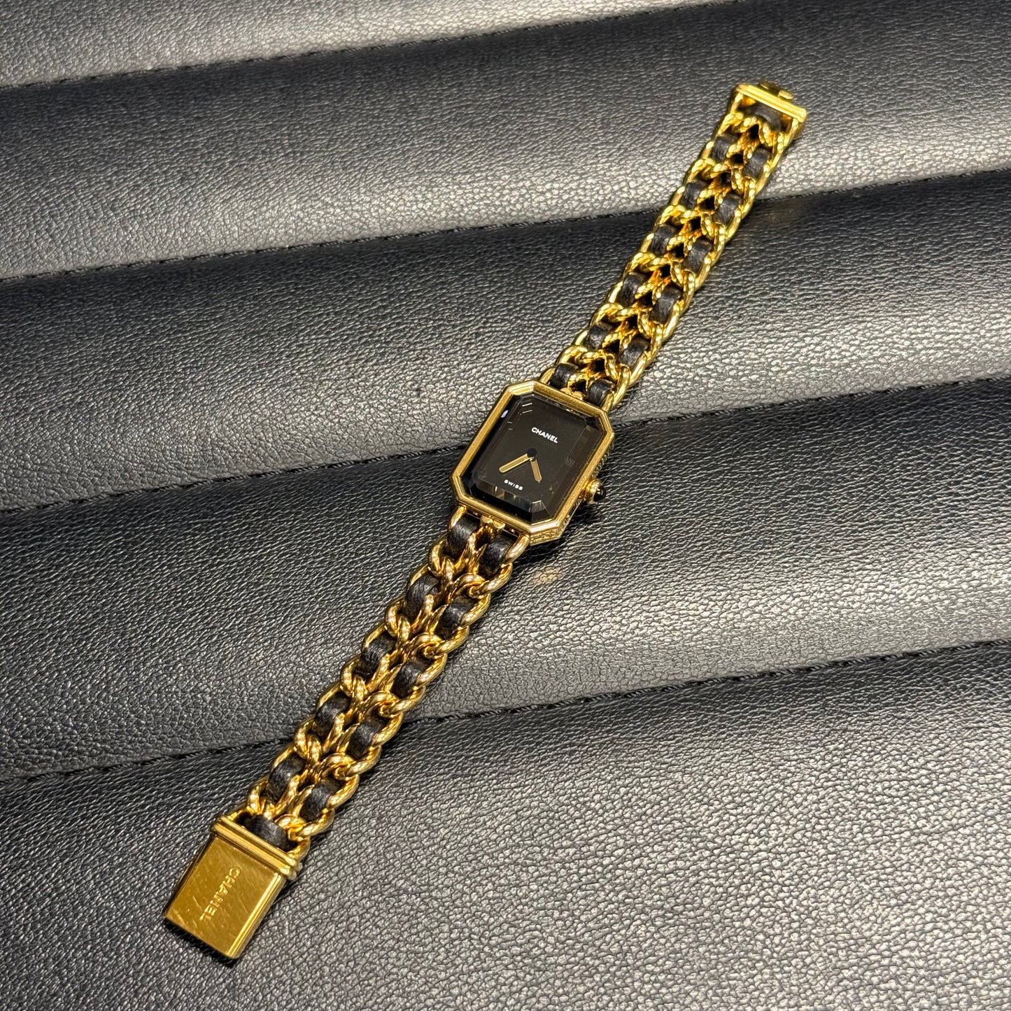 Chanel montre première originale taille L